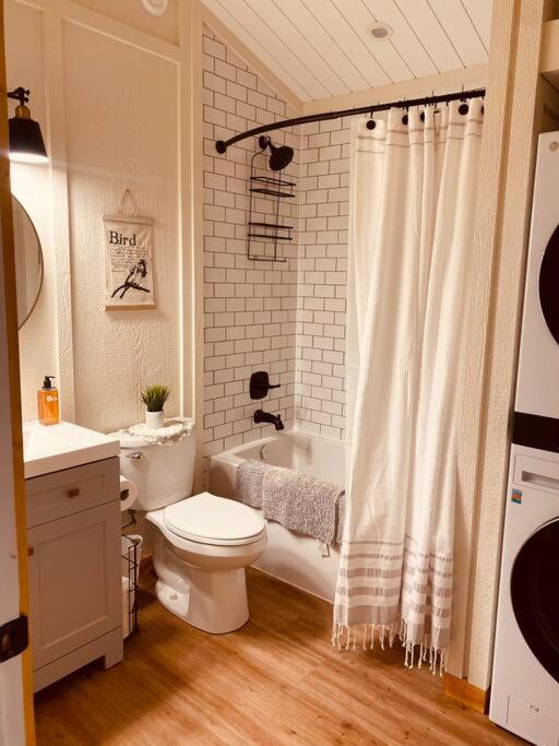 Ski-In Chalet: Private Hot Tub, Bonus Bunk House Fernie Εξωτερικό φωτογραφία