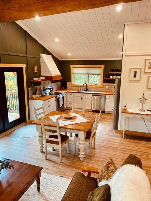 Ski-In Chalet: Private Hot Tub, Bonus Bunk House Fernie Εξωτερικό φωτογραφία